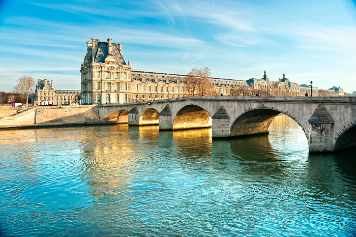 Louvre Museum and Pont du Carousel, Paris. © MasterLu - Fotolia Louvre Museum and Pont du Carousel, Paris. © MasterLu - Fotolia