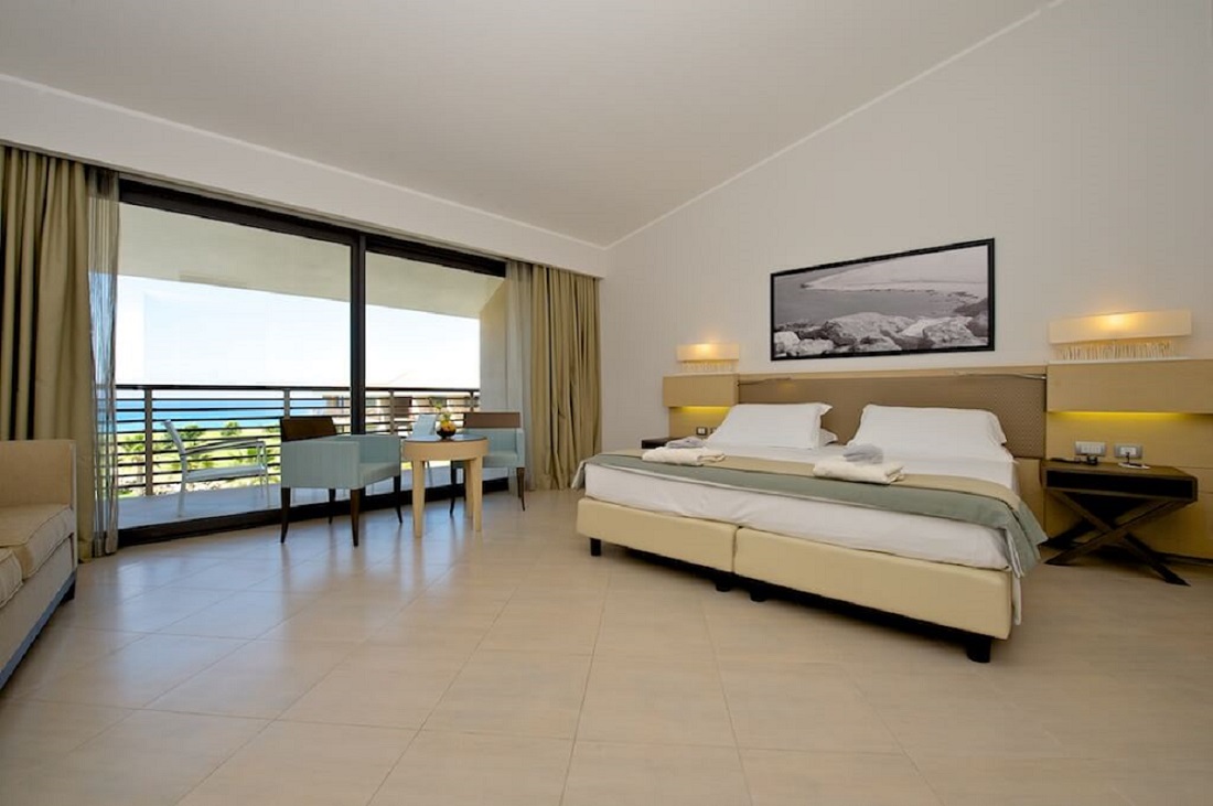 Wow! il tramonto sul mare visto da questi hotel è... Camere con jacuzzi puglia