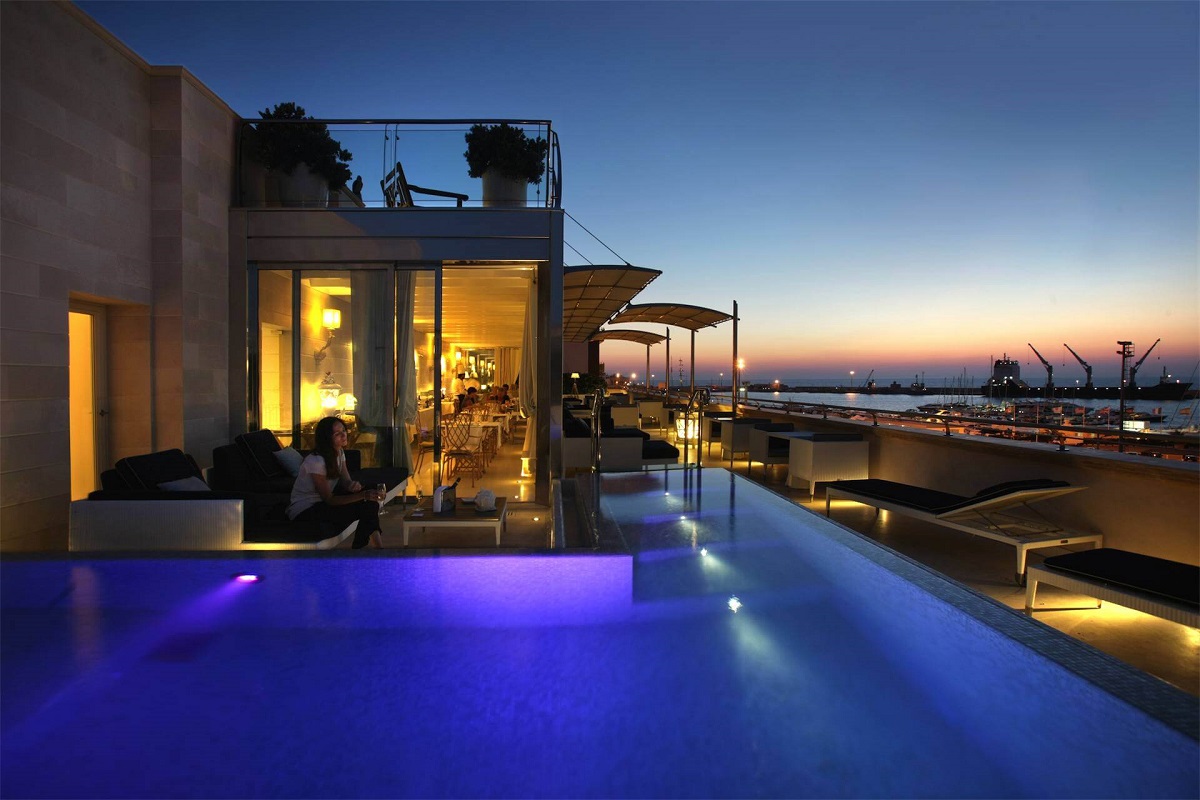 Wow! il tramonto sul mare visto da questi hotel è... Camere con jacuzzi puglia