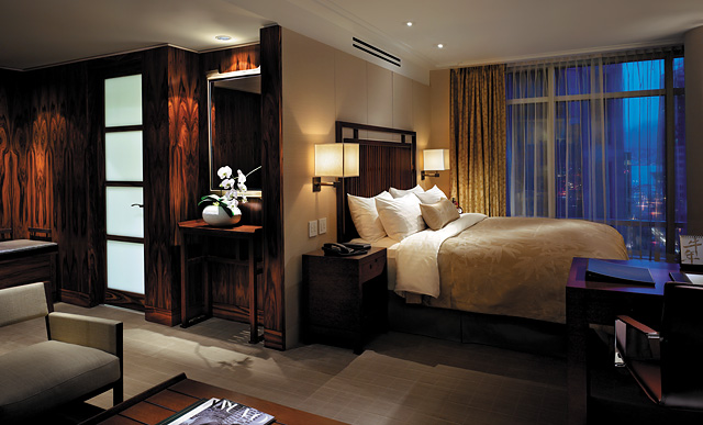 Find your Zen at the Shangri-La Celebrity Hotels in Vancouver-Shangri-La-guestroom
