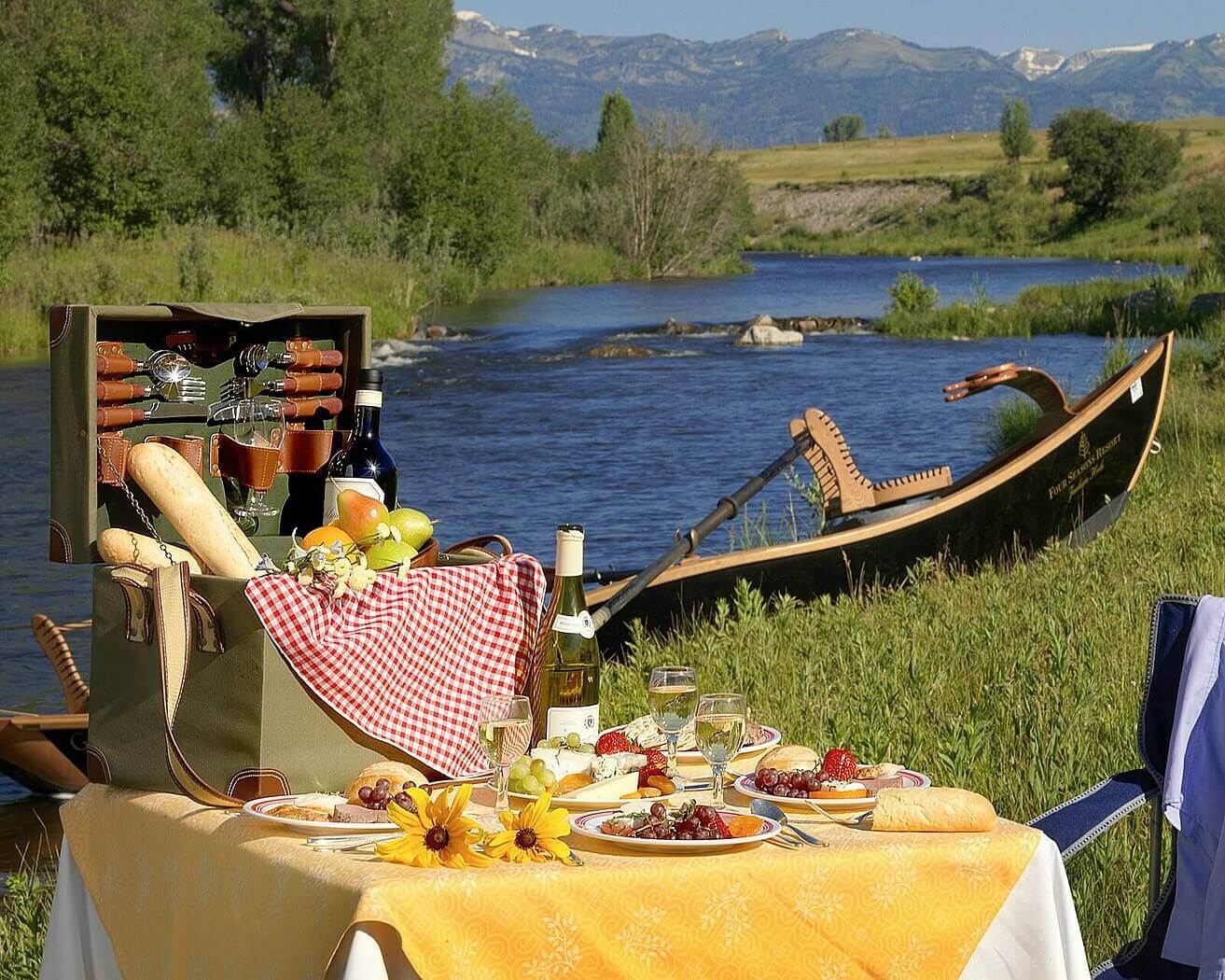 Picnic lunch while fishing Hotels with fishing