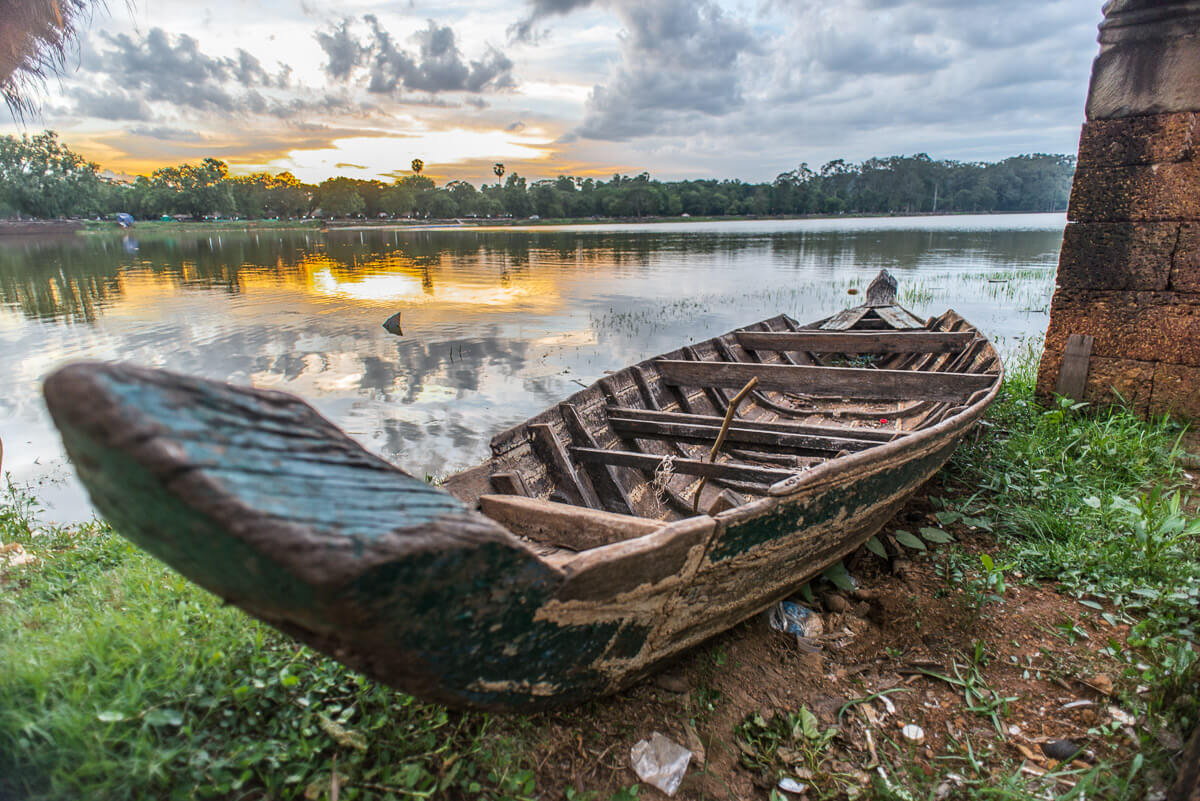 Siem Reap Ruins Anchor Boat Cambodia