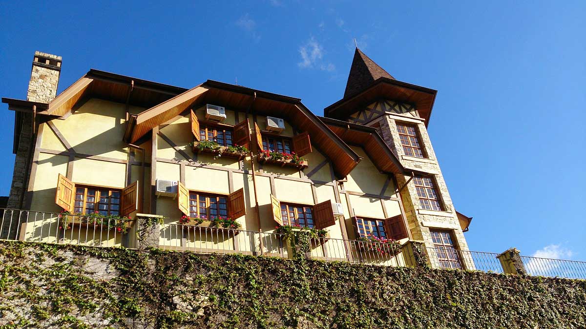 Fachada - hotel Le Renard - Campos do Jordão