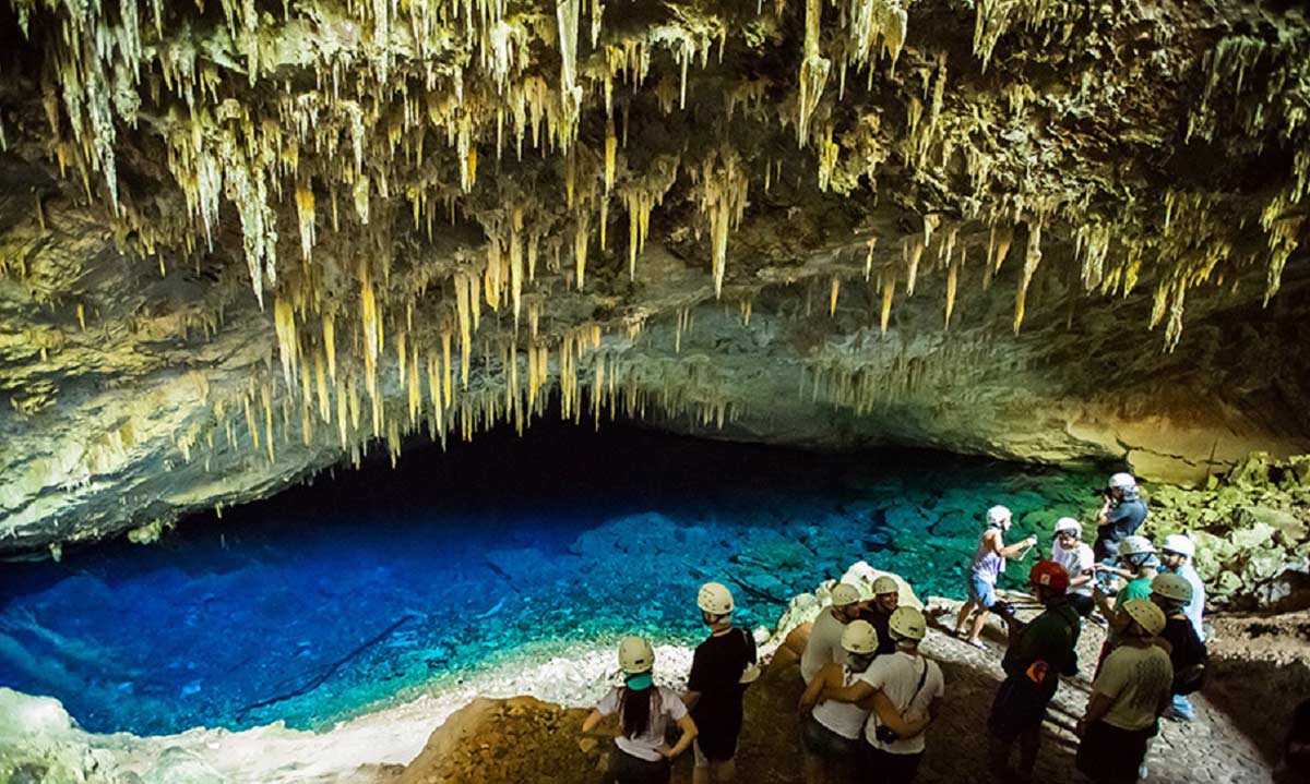 Gruta do Lago Azul em Bonito, MS lugares tranquilos ano novo
