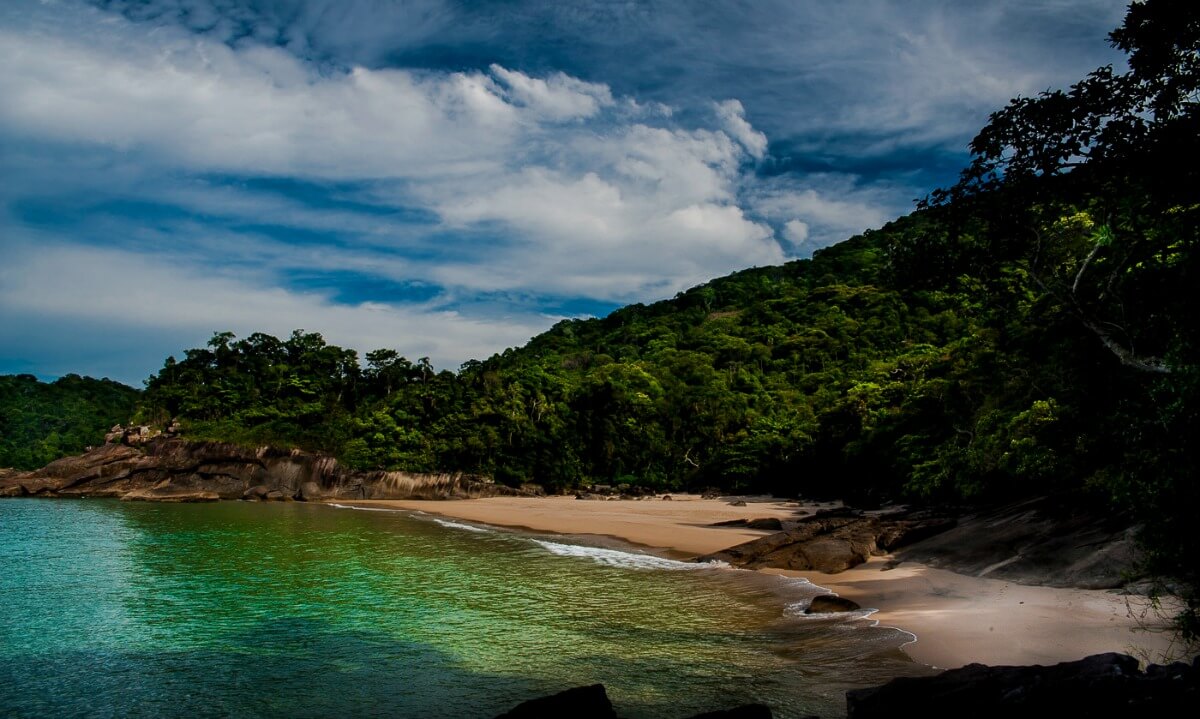 Antiguinhos é uma praia deserta perto da Praia do Sono em Paraty. Foto: © André Azevedo / Secretaria de Turismo Paraty