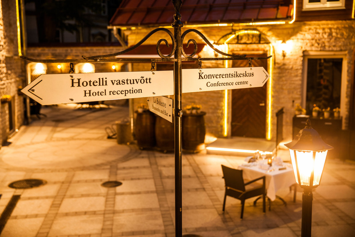 Hotelli von Stackelbergin sisäpiha