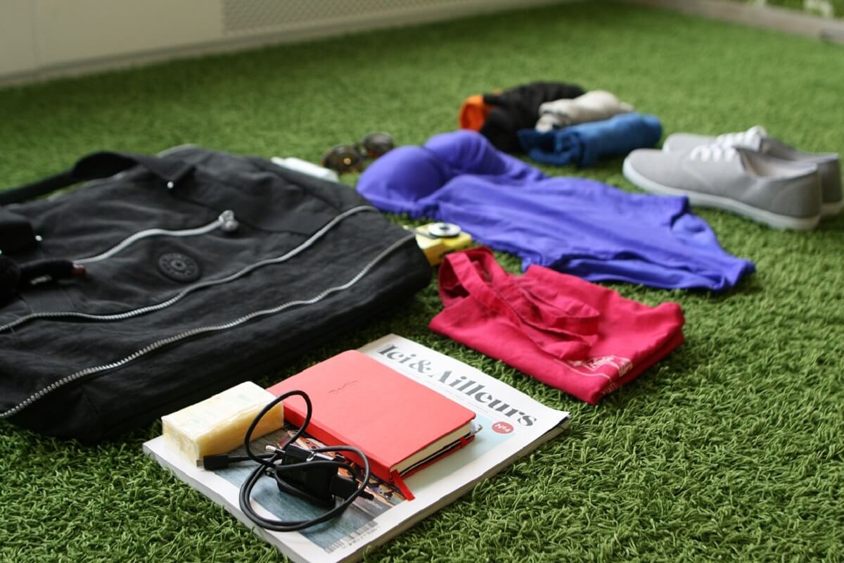 Sac de cabine et son contenu Sac de cabine et objets de voyage