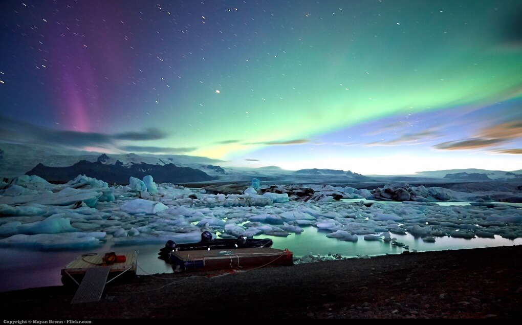 Aurore boréale en Islande Aurore Boréale au-dessus du lagon du glacier Jokulsarlon en Islande