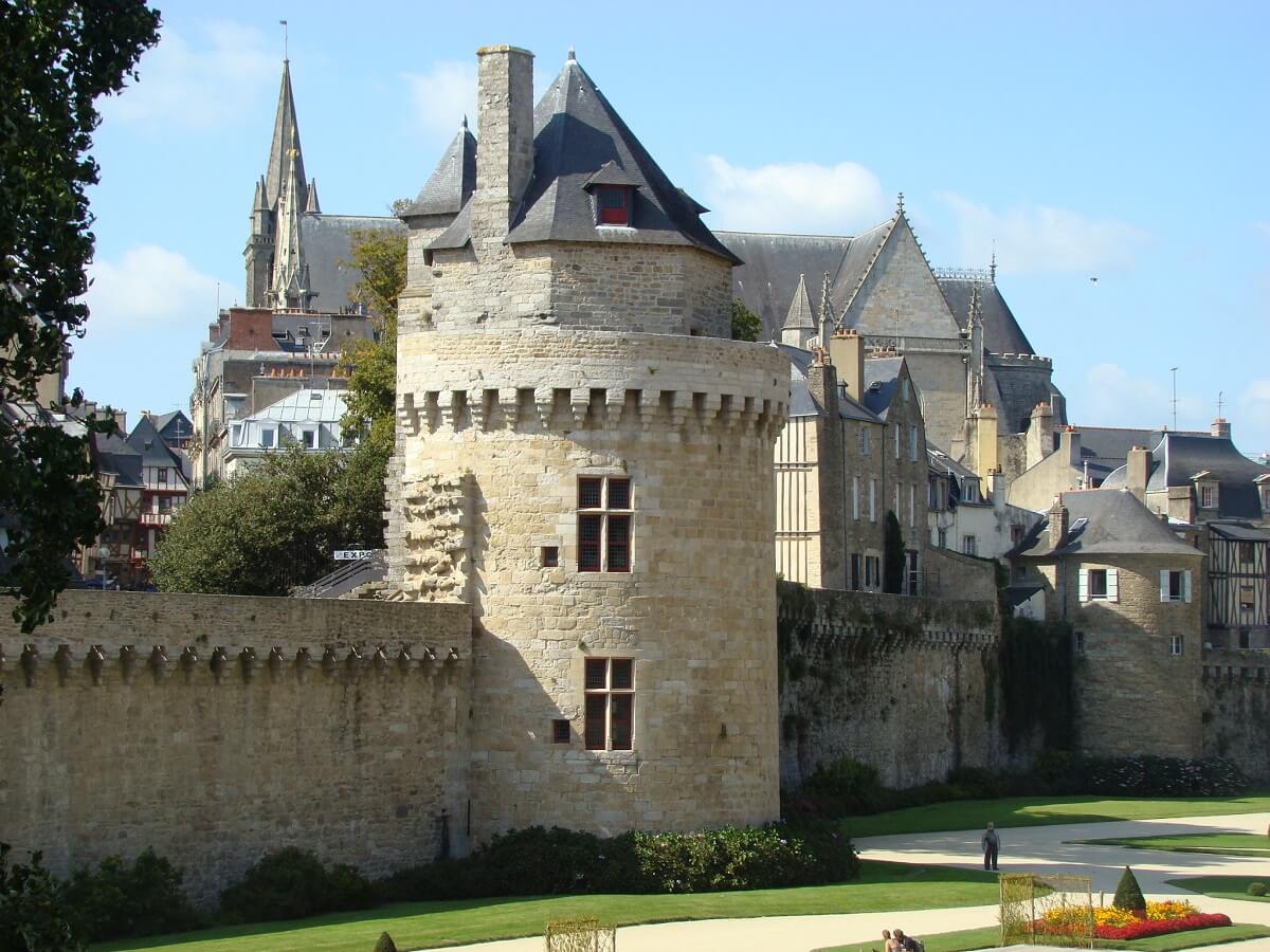 La Tour du Connétable - Jardin des remparts de Vannes