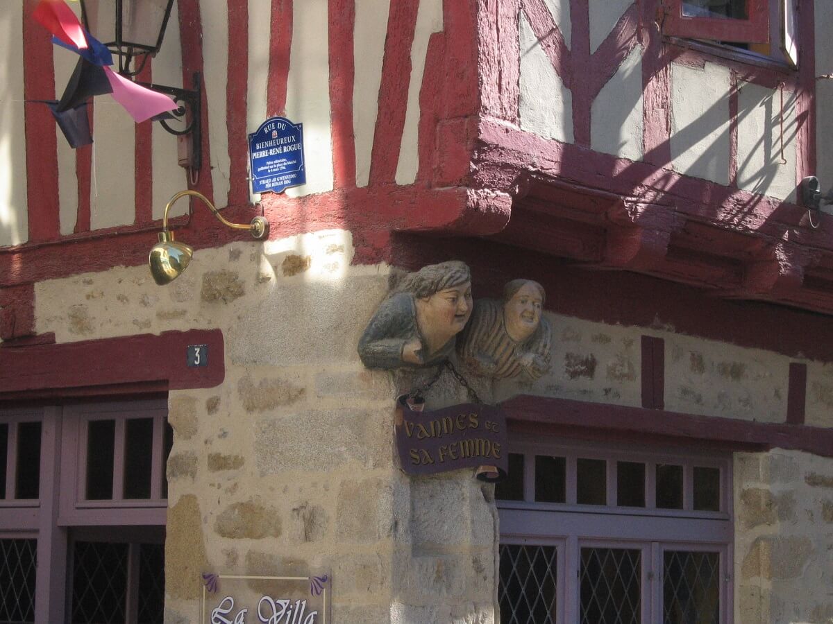 Statue ''Vannes et sa femme'' à Vannes