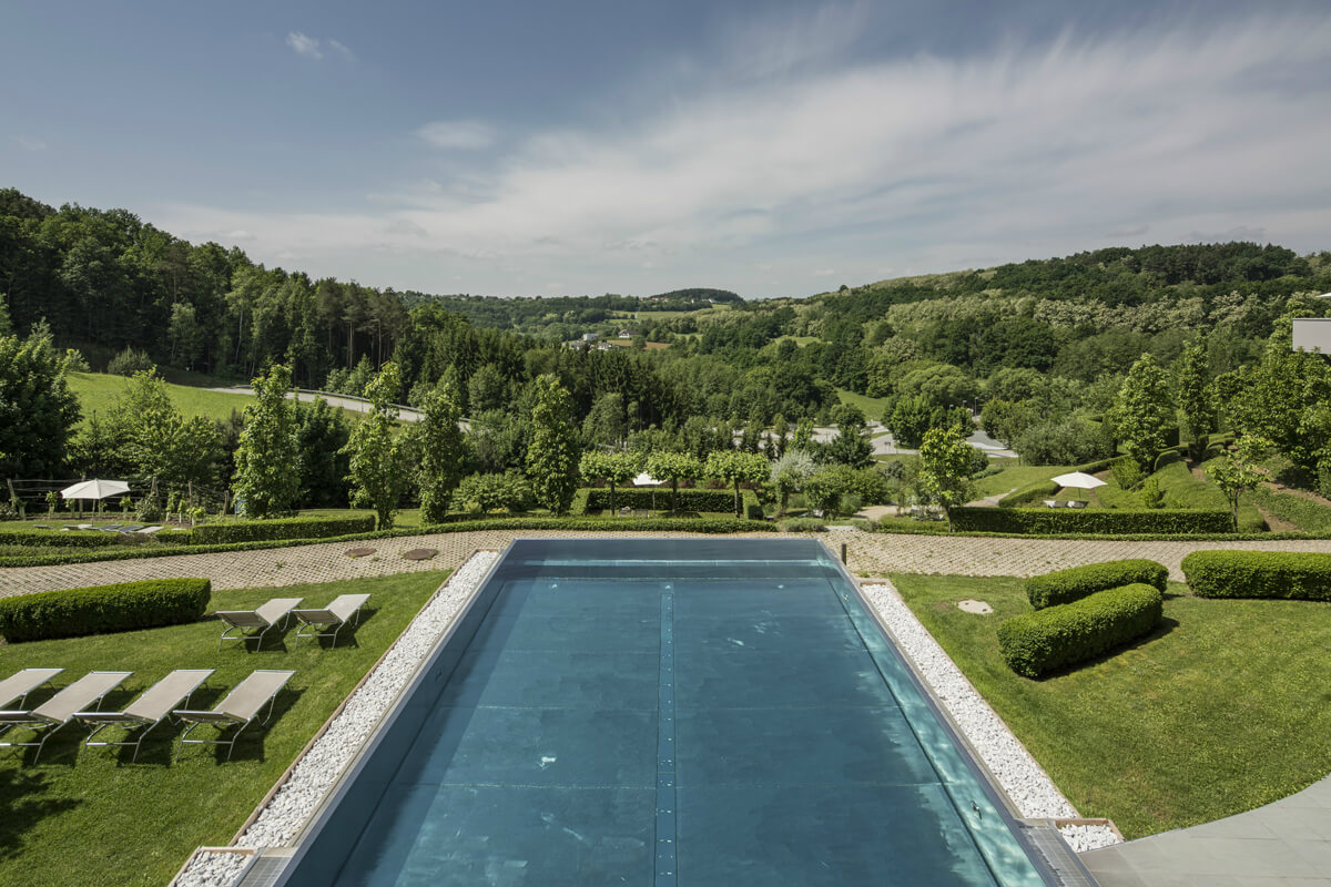 Infinity-Pool des Falkensteiner Balance Resort im Burgenland.