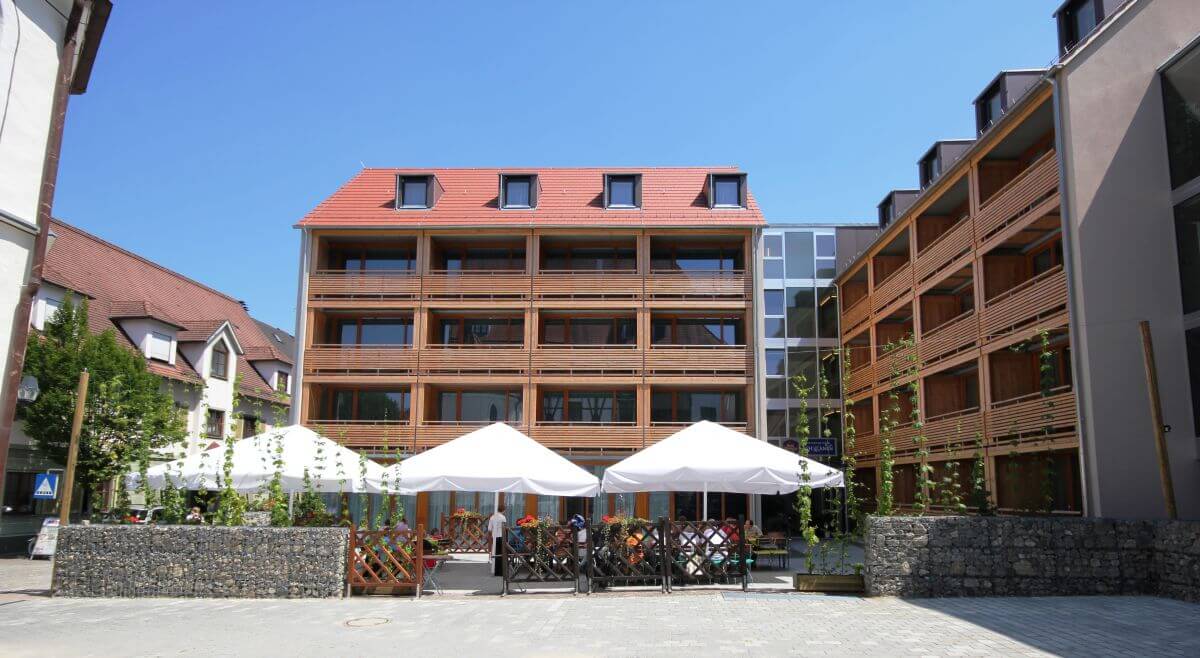 Best Western BierKultur Hotel in Ehingen Außenansicht mit Biergarten