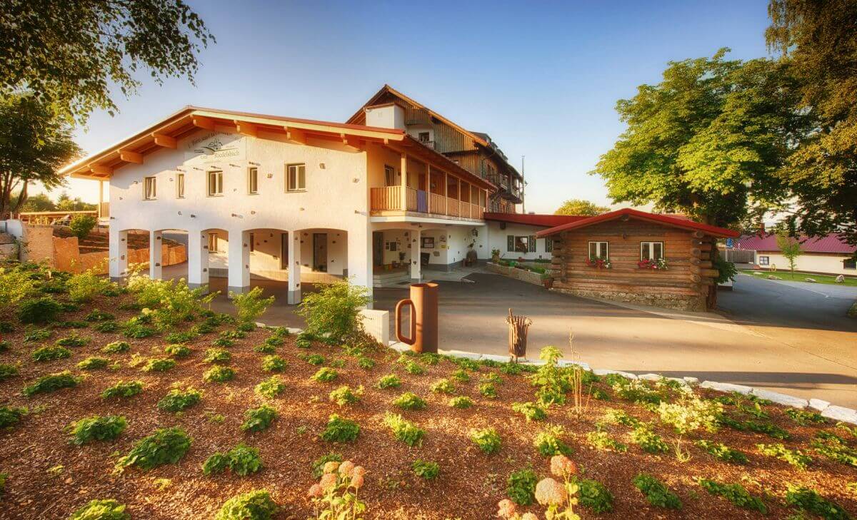 Hotel Gut Riedelsbach Außenansicht