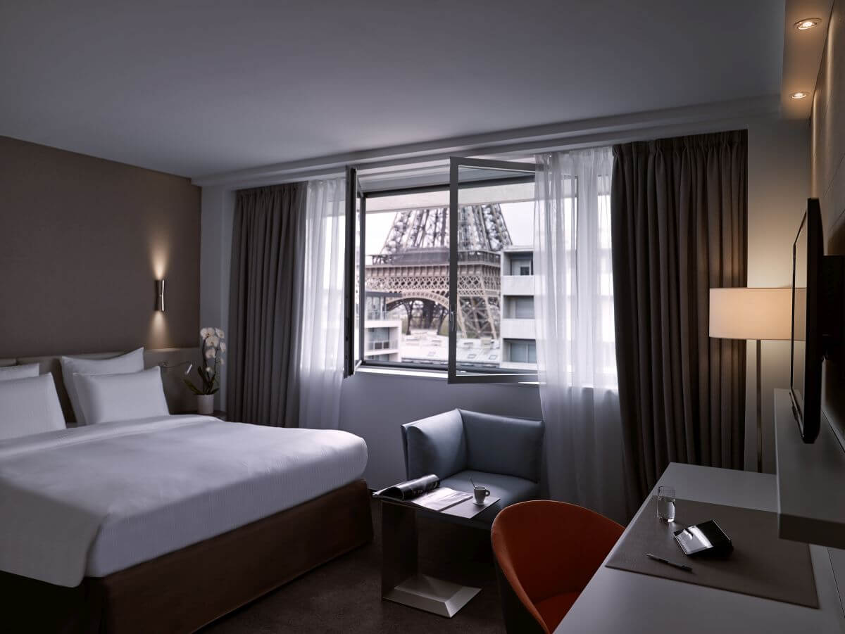 Hotel mit Blick auf Eiffelturm