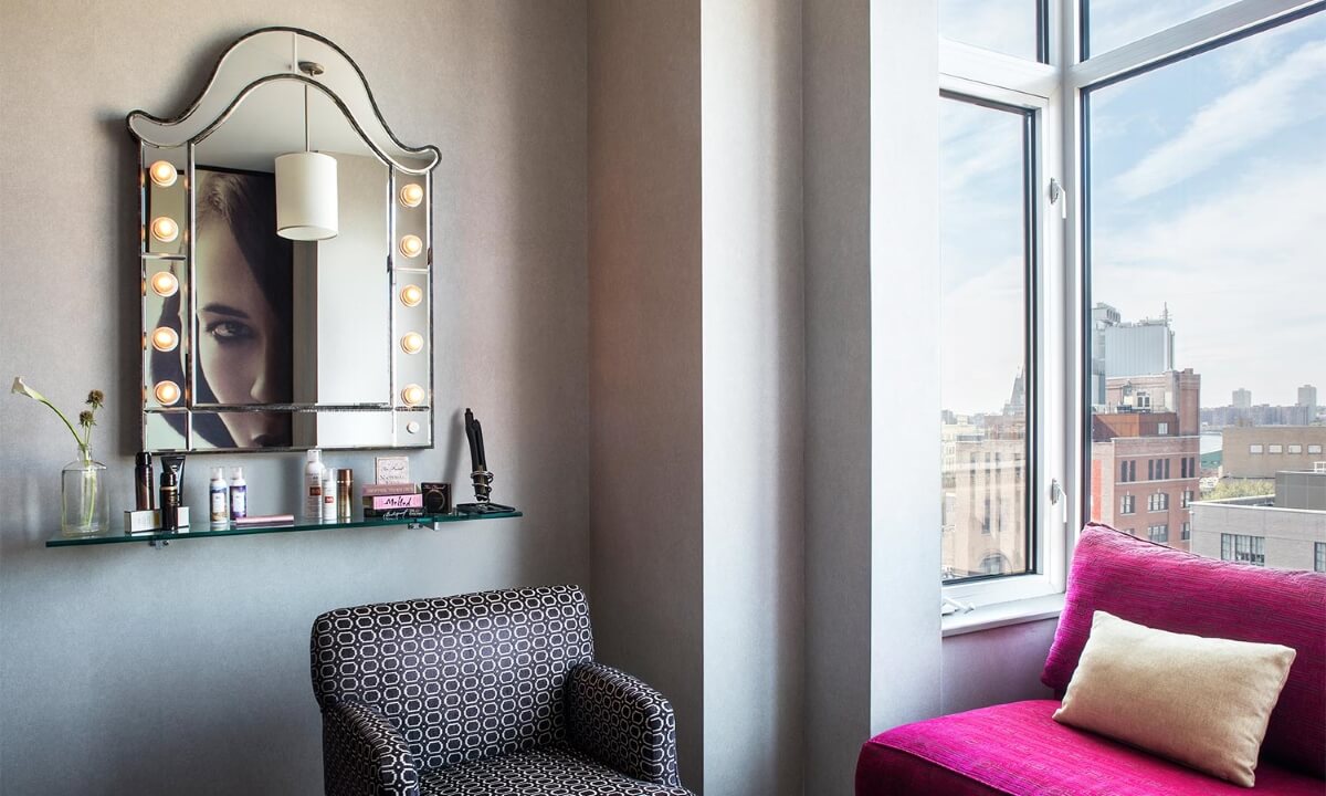 Sofaecke in Hotelzimmer