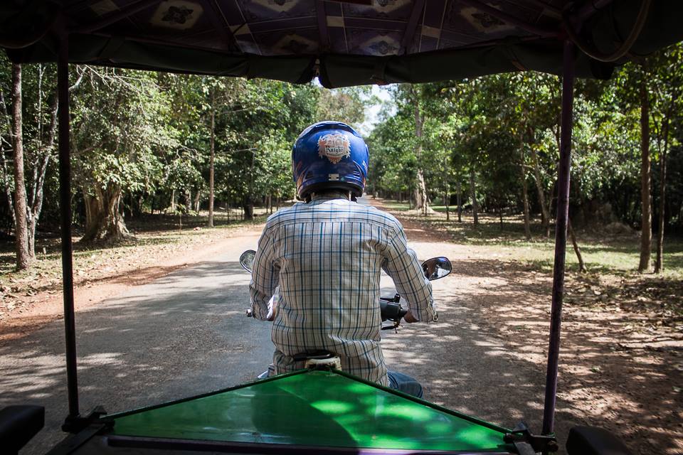Sitha alla guida del tuk-tuk ad Angkor - Francesco Venturini © All rights reserved