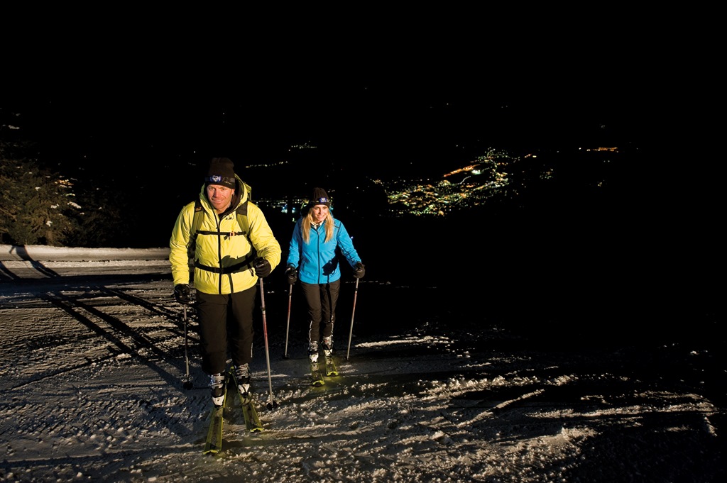 Scialpinismo in notturna e in sicurezza lungo le piste chiuse – Fonte: Consorzio turistico Valle Isarco/Thomas Grüner