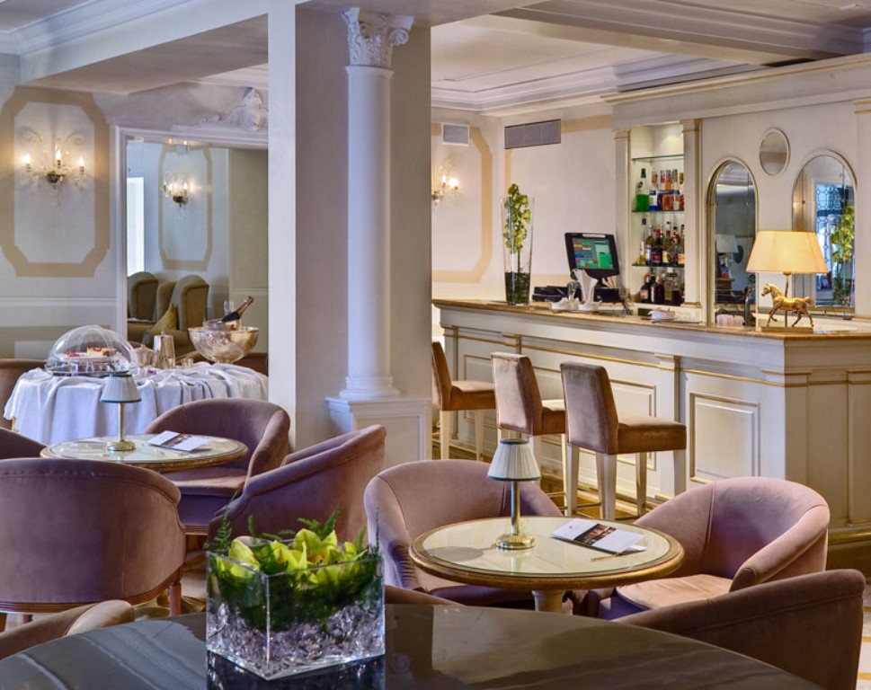 Carlton Café