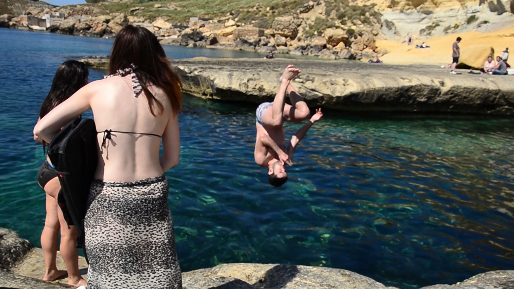 Tuffo di Gabriele Saluci