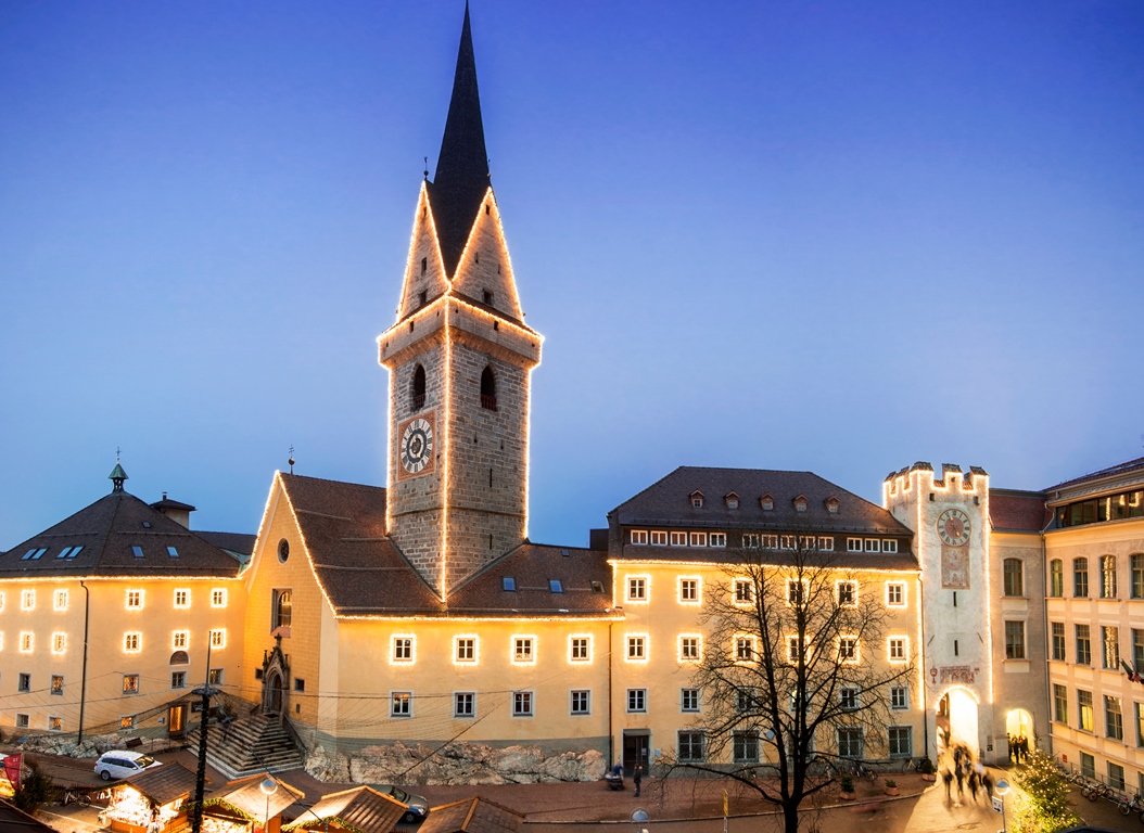 Brunico, la capitale della Val Pusteria ed anche “borgo più felice del viver bene” – Fonte: Consorzio turistico Plan de Corones/Alex Filz