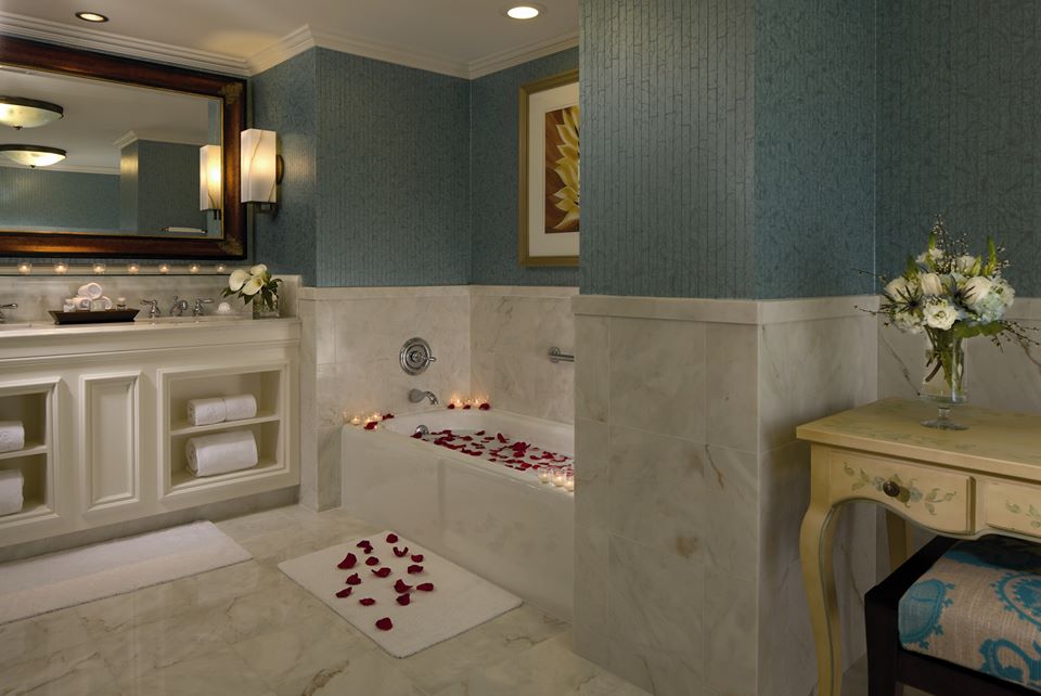 Bubble bath in the Ritz's executive suite