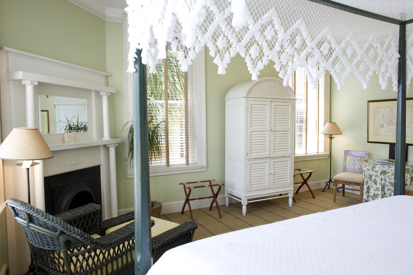 Calming green walls and elegant lace Typical Charleston hotels