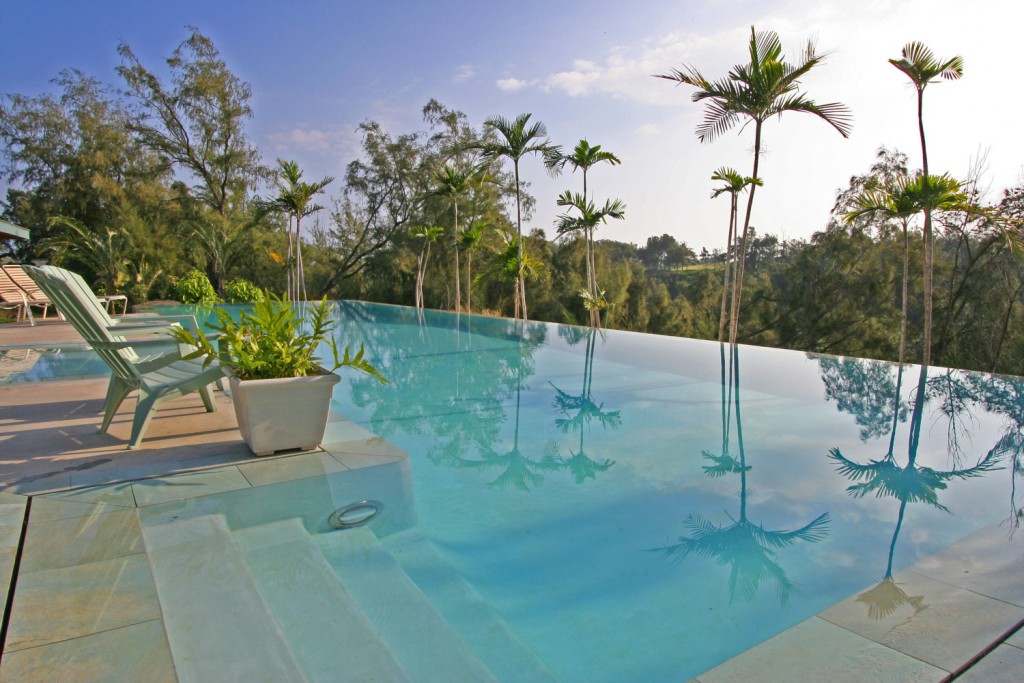 Salt water hotel pool Hawaii Island Retreat