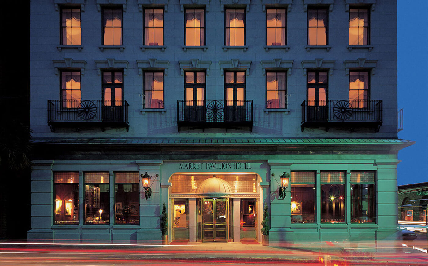 Good evening at the Market Pavilion Market Pavilion Hotel Charleston