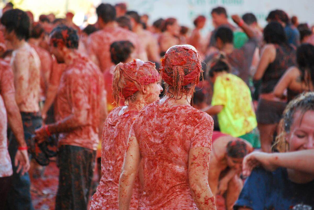 What to bring to la tomatina La tomatina essentials