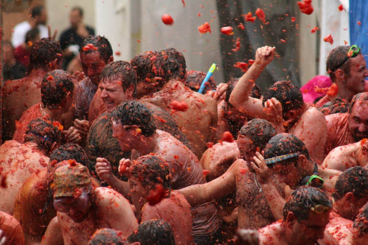 La Tomatina Essentials What To Bring To La Tomatina