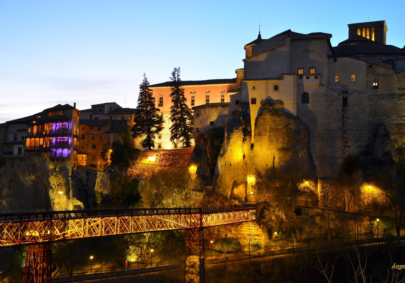Cuenca_noche