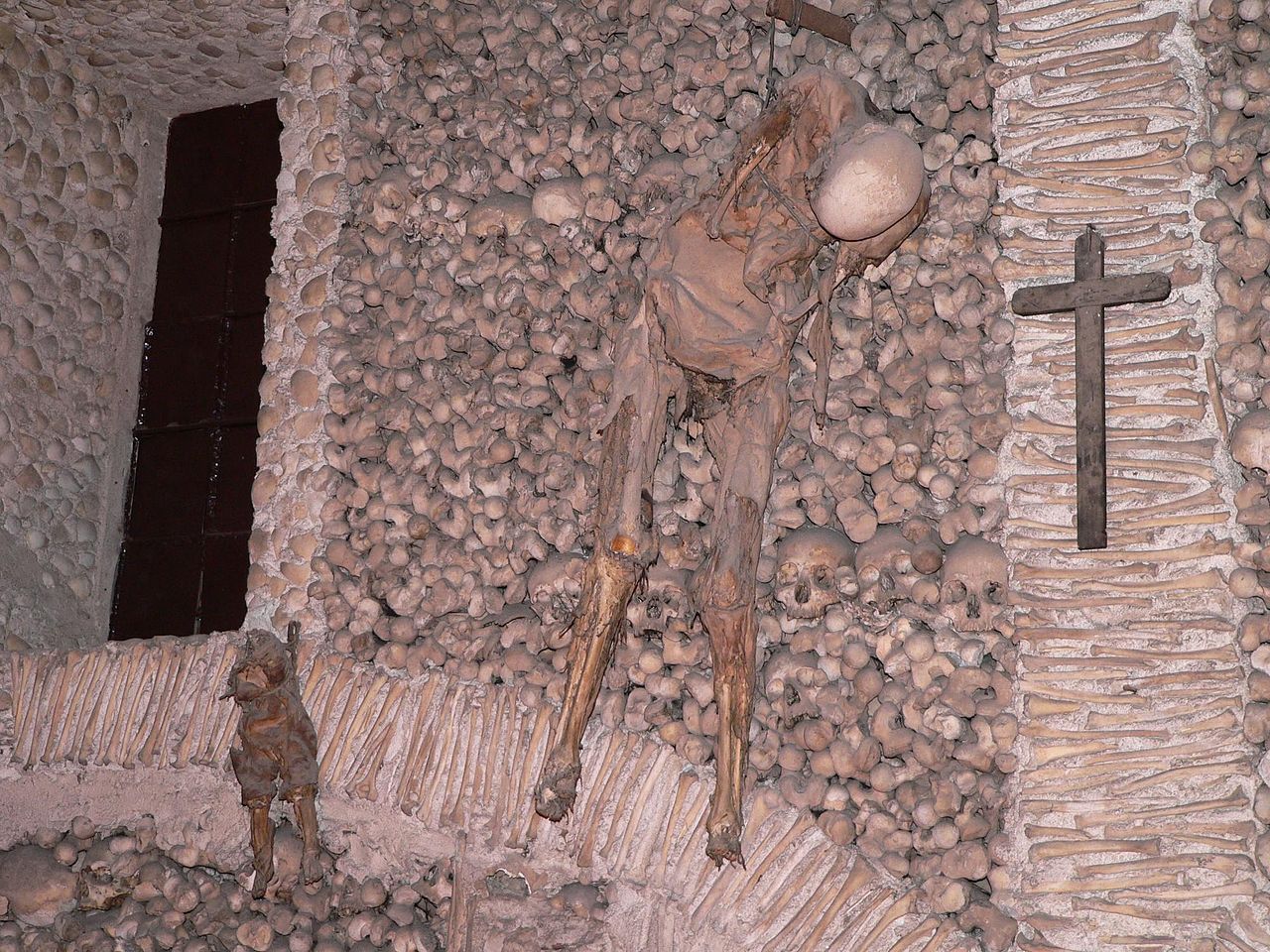 noche de halloween La capilla de Evora, Portugal