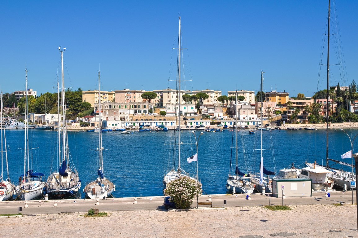vuelta al mundo en 80 días Panoramic view of Brindisi. Puglia. Italy.