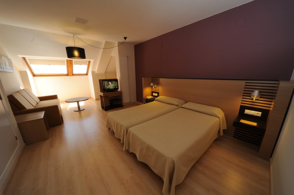 Habitación del hotel Oroel.