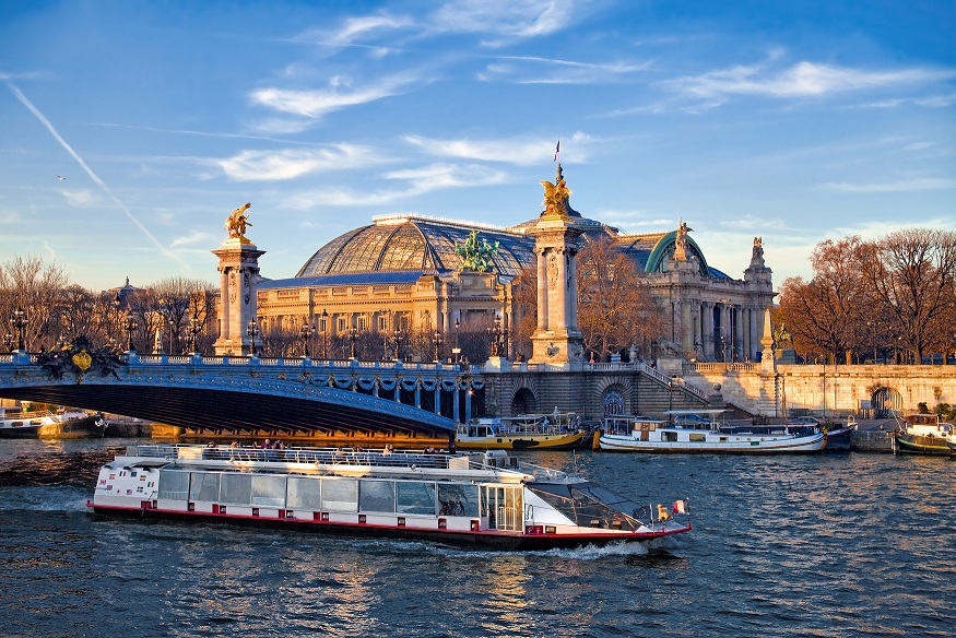El Gran Palais frente al Sena.