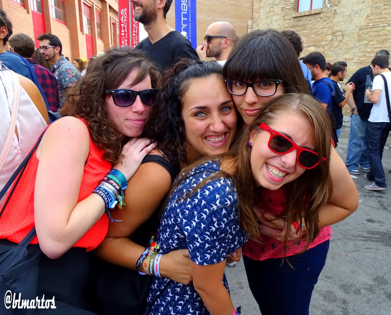 Lucía, Marisa, Fanny y Bitta disfrutando de los primeros conciertos del festival