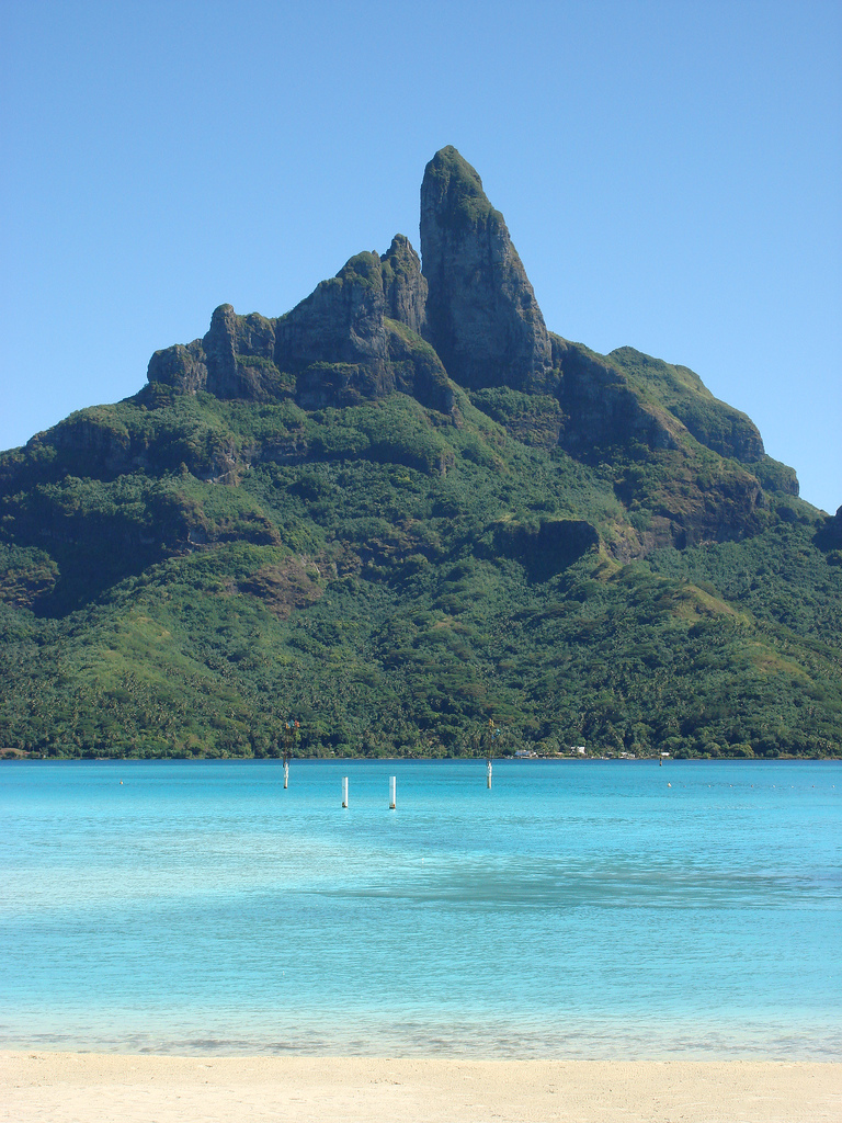 Mount-Otemanu-Motu-Tape-Le-Meridien-Bora-Bora-by-Sergio-Calleja