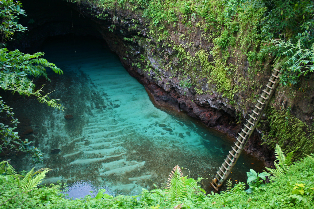 The-Toe-Sua-Ocean-Trench-by-NeilsPhotography