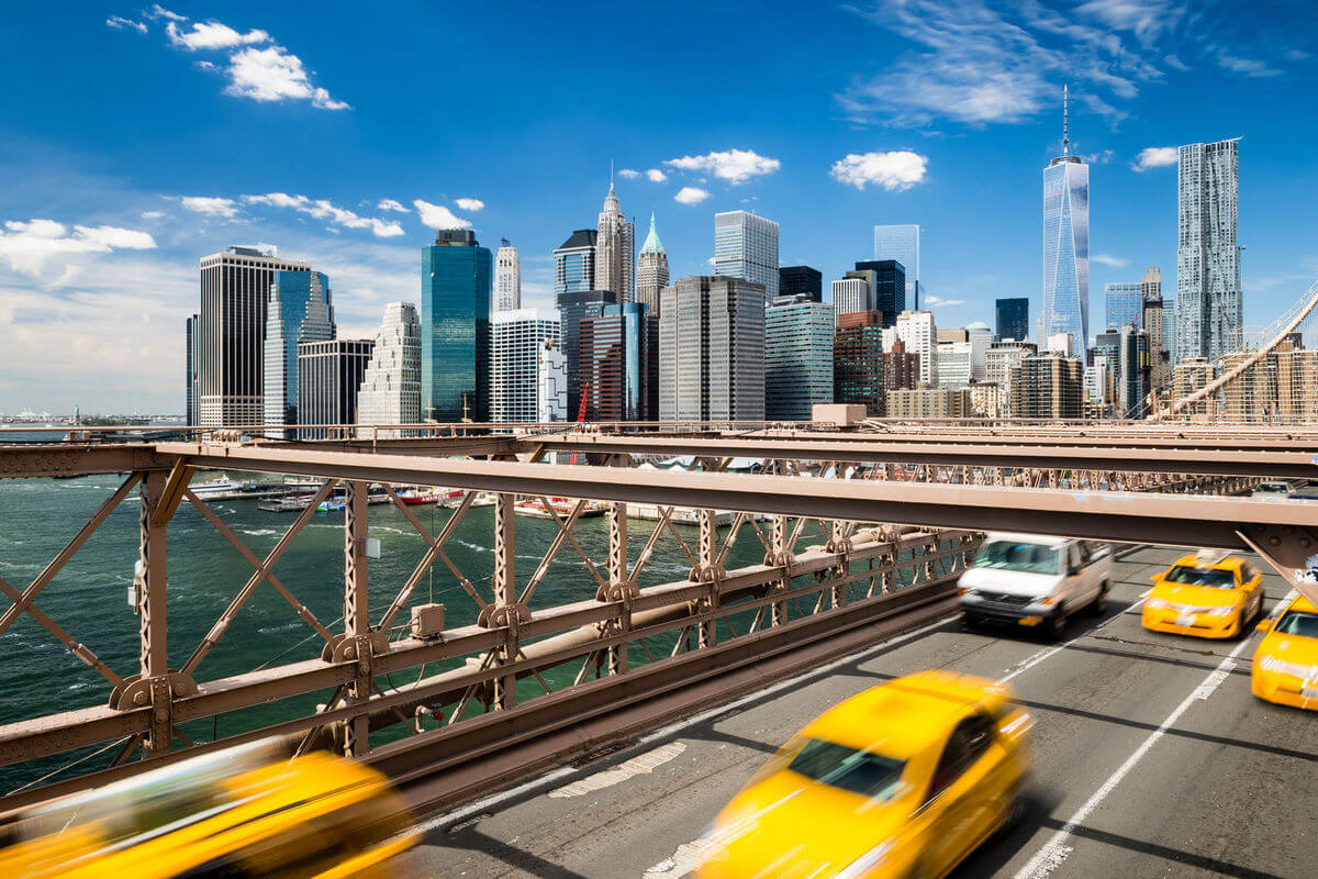 new-york-brooklyn-bridge-taxi