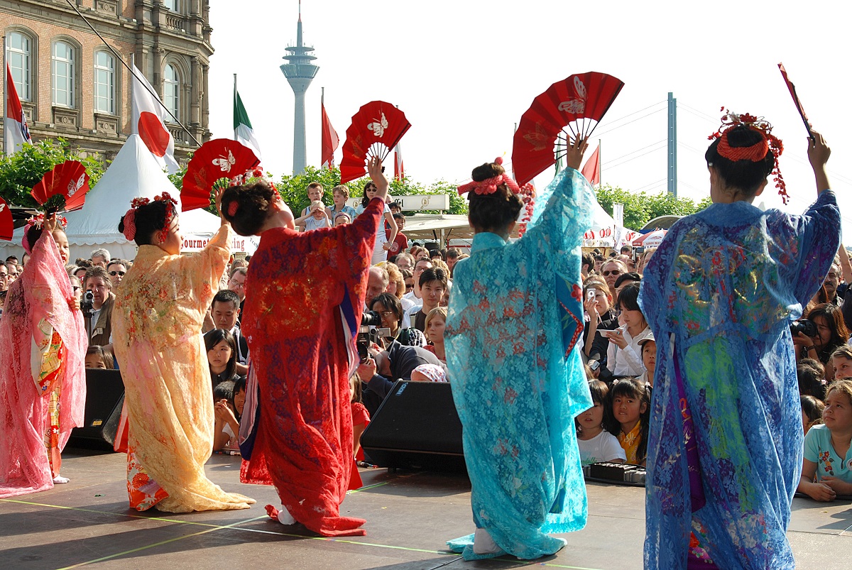 ileadmin_assets_bilder_dmt_bildarchiv_public_Veranstaltungen_Japantag_Fächertanz2