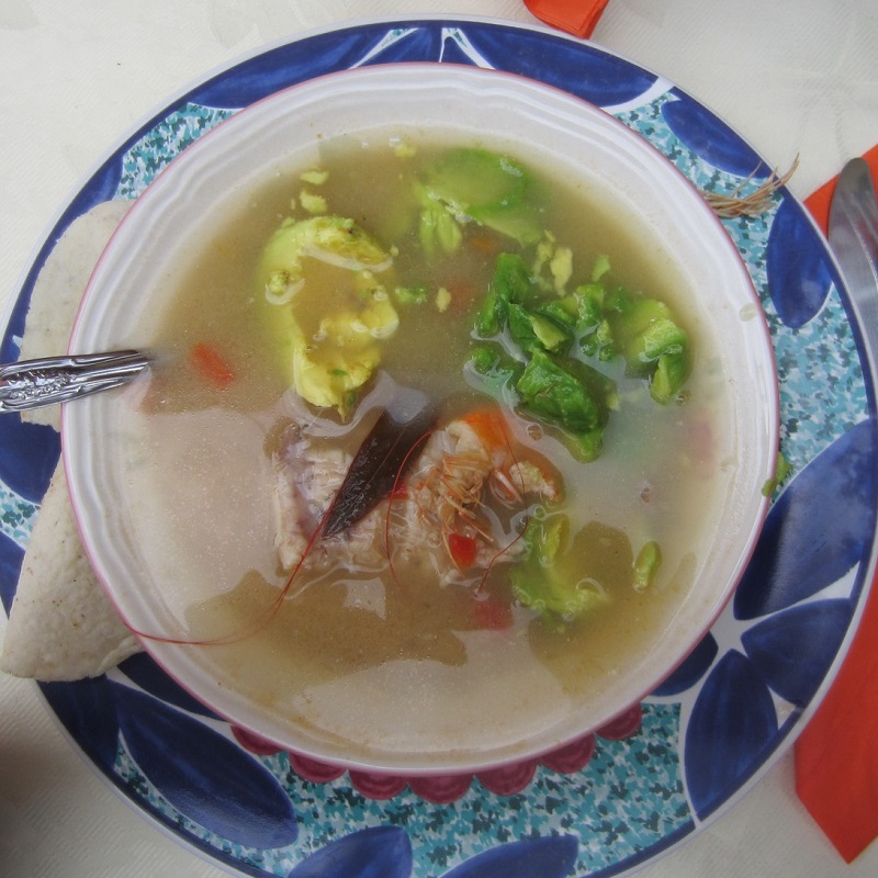 Soupe du Guatemala Caldo de Mariscos et avocat