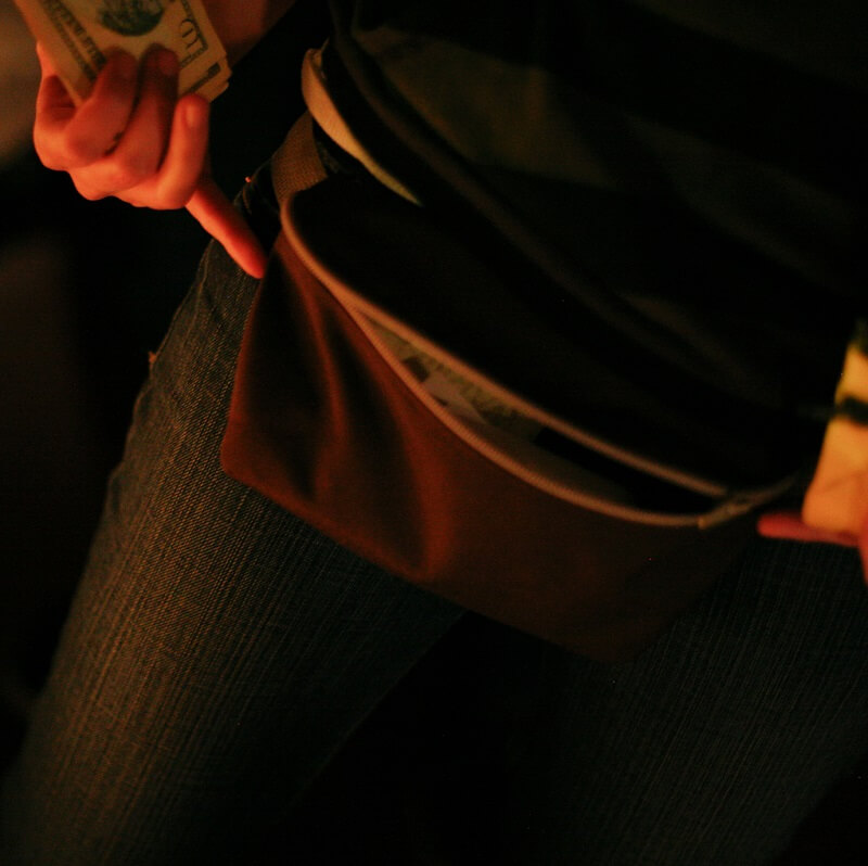 voyageur et ceinture banane