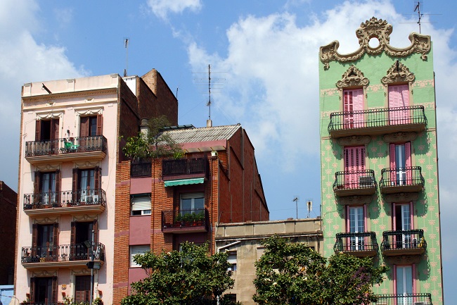 Bâtiments colorés à Barcelone, quartier Gracìa