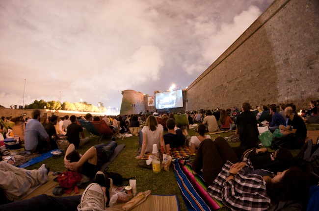 Séance de cinéma en plein-air à Barcelone, au festival Sala Montjuïc à Barcelone