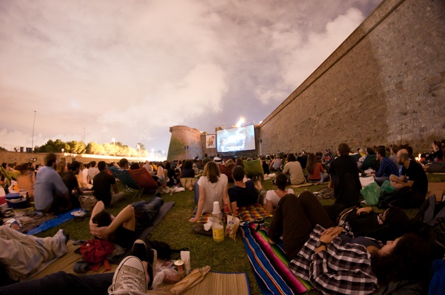 Séance de cinéma en plein-air à Barcelone, au festival Sala Montjuïc à Barcelone 