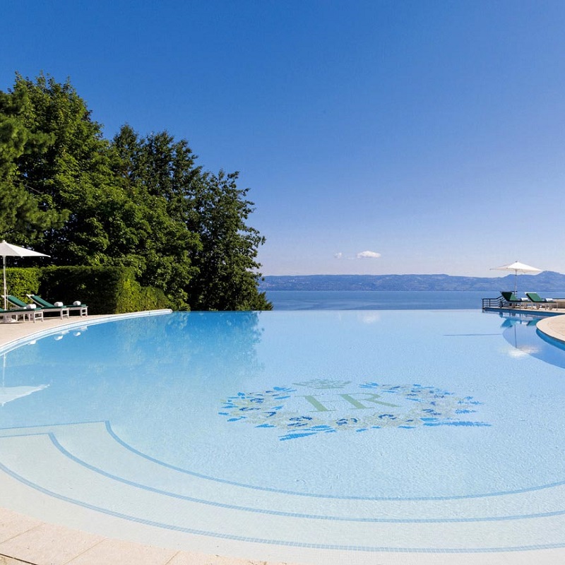 Vue sur la piscine du Royal Evian Resort ***** à Evian-les-Bains