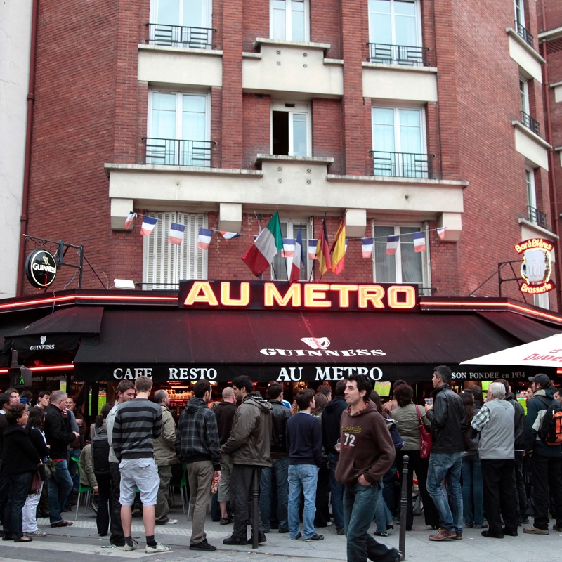 Au Métro 14 Entrée de la brasserie-restaurant Au Métro 14