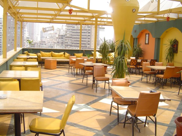 Die Dachterrasse des Hotels Indiana mit Blick über Kairo