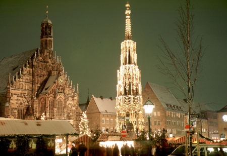 nue_pyramide_klein Die Nürnberger Weihnachtspyramide, Foto: Congress- und Tourismus-Zentrale Nürnberg