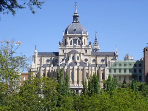5131932_l Blick auf die „Catedral de la Almudena“